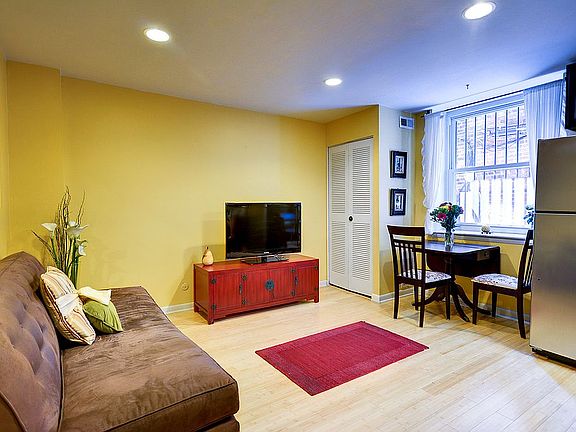 5th image of 1137 Pine St APT 105