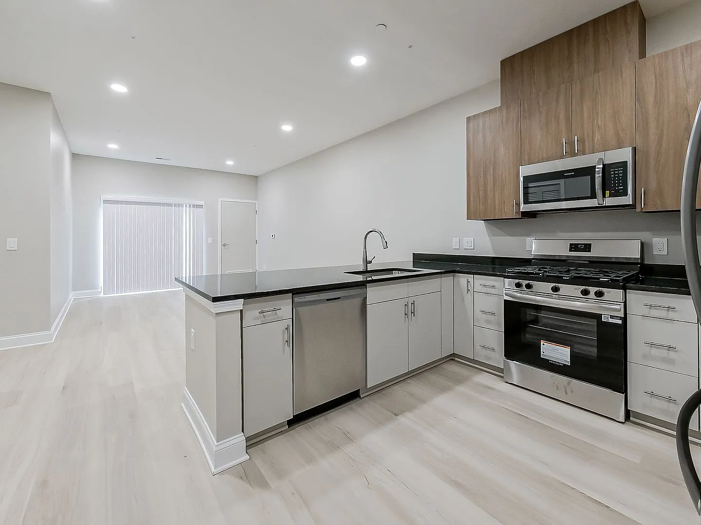Hines View Apartments — Photo 3
