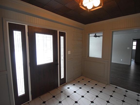 4th image of 225 W Grace St