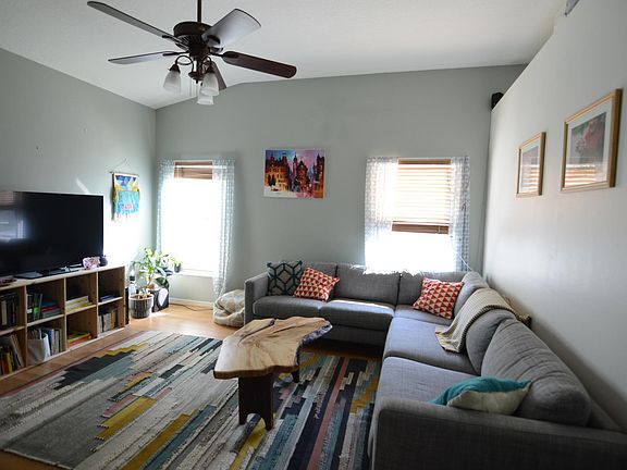 4th image of 10617 Versailles Blvd