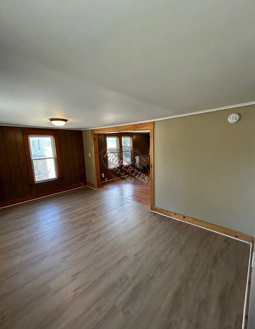 8 Grove — Photo 1