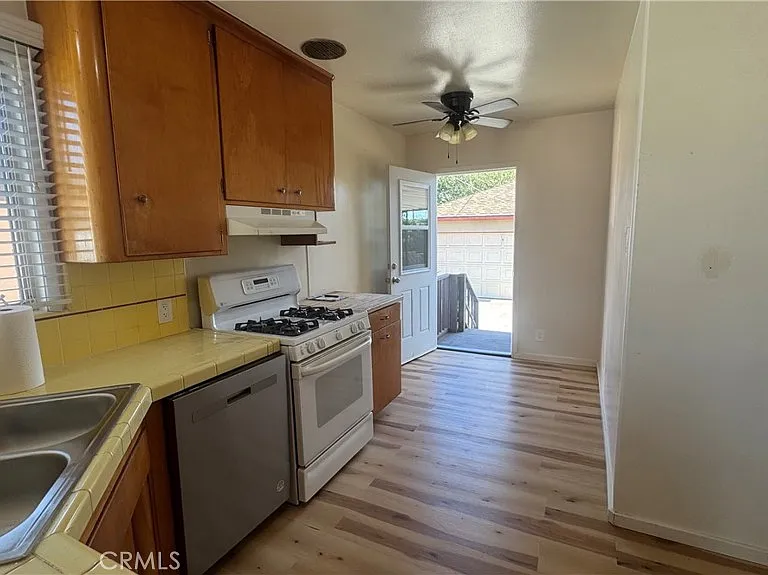 831 W Harvard Pl — Photo 9