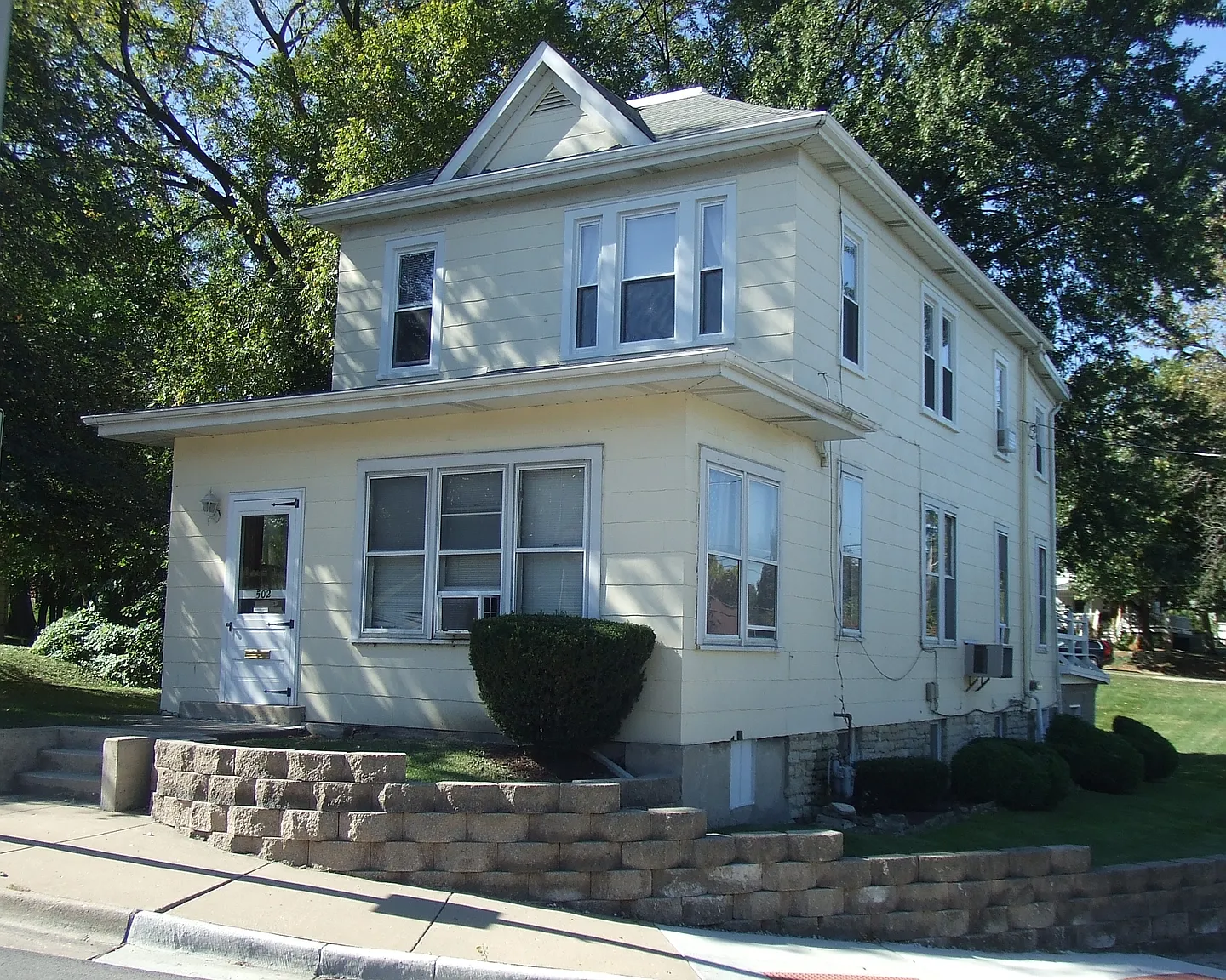 502 State St photo 1