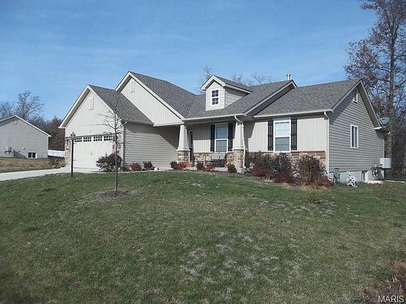 2nd image of 122 Stone Bridge Dr