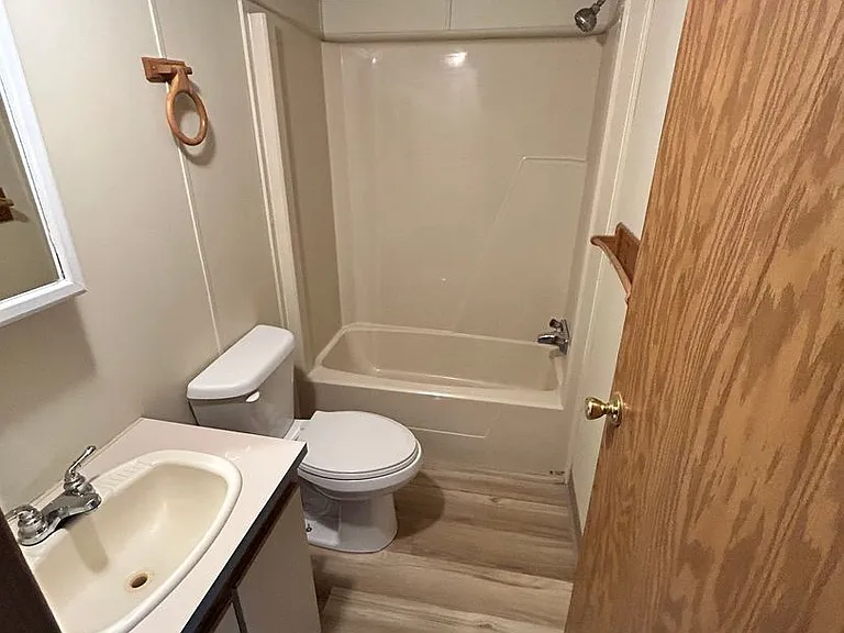 320 Thompson Rd — Photo 13