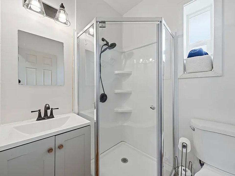 1st image of 1448 Mistletoe Ln #B