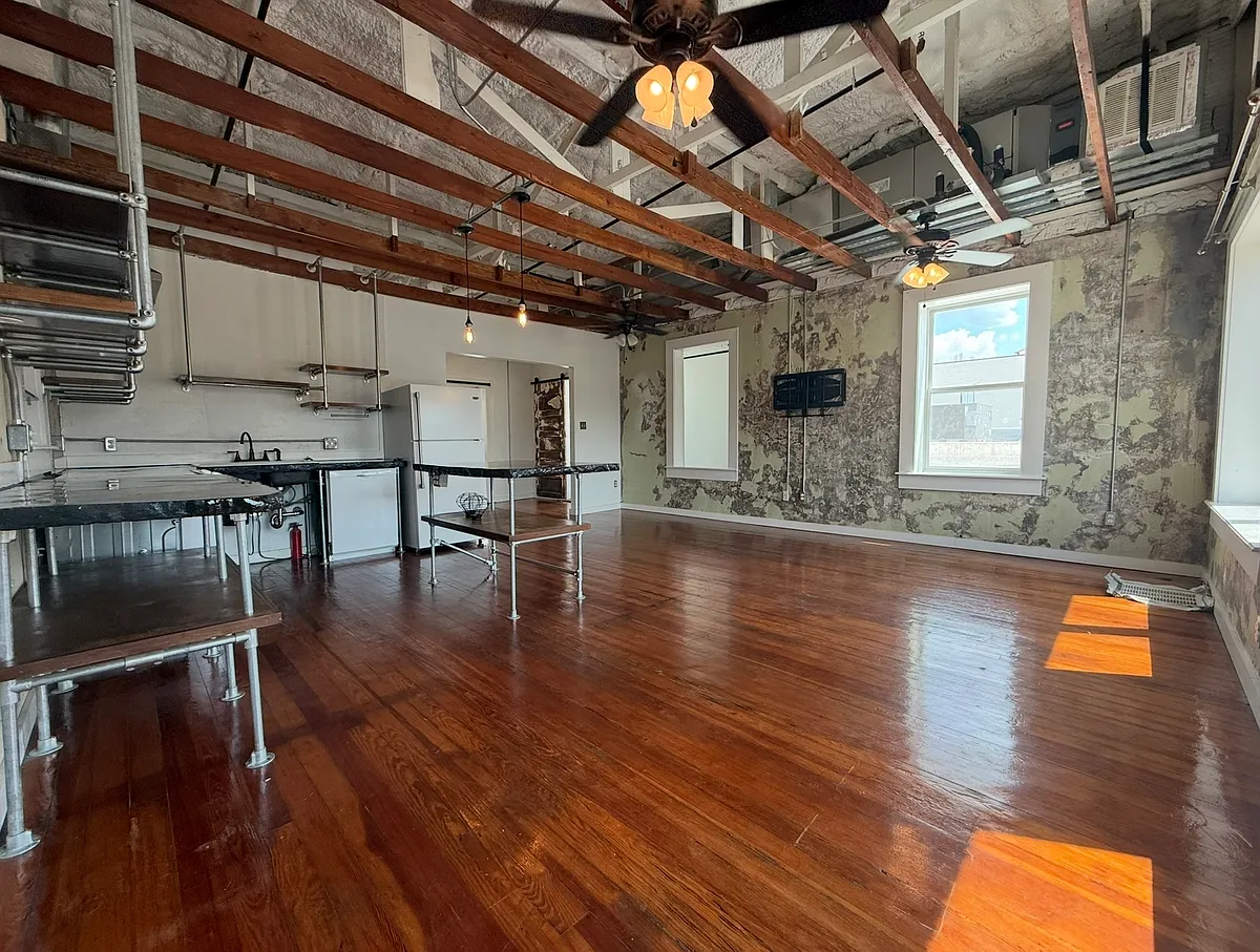 Building Photo - 230 N Lbj Dr #2101