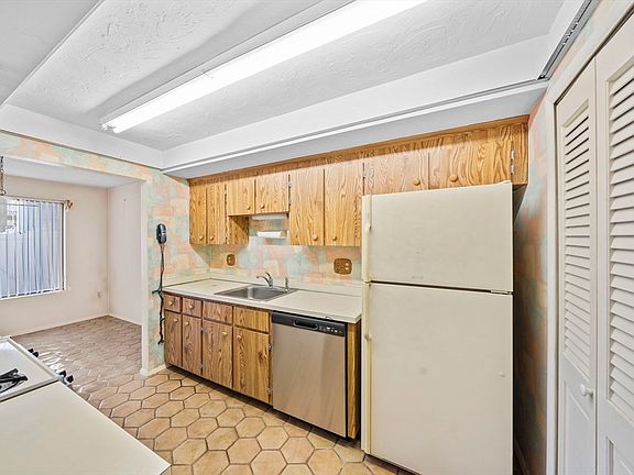 5th image of 9 Greenbrook Dr Unit 9