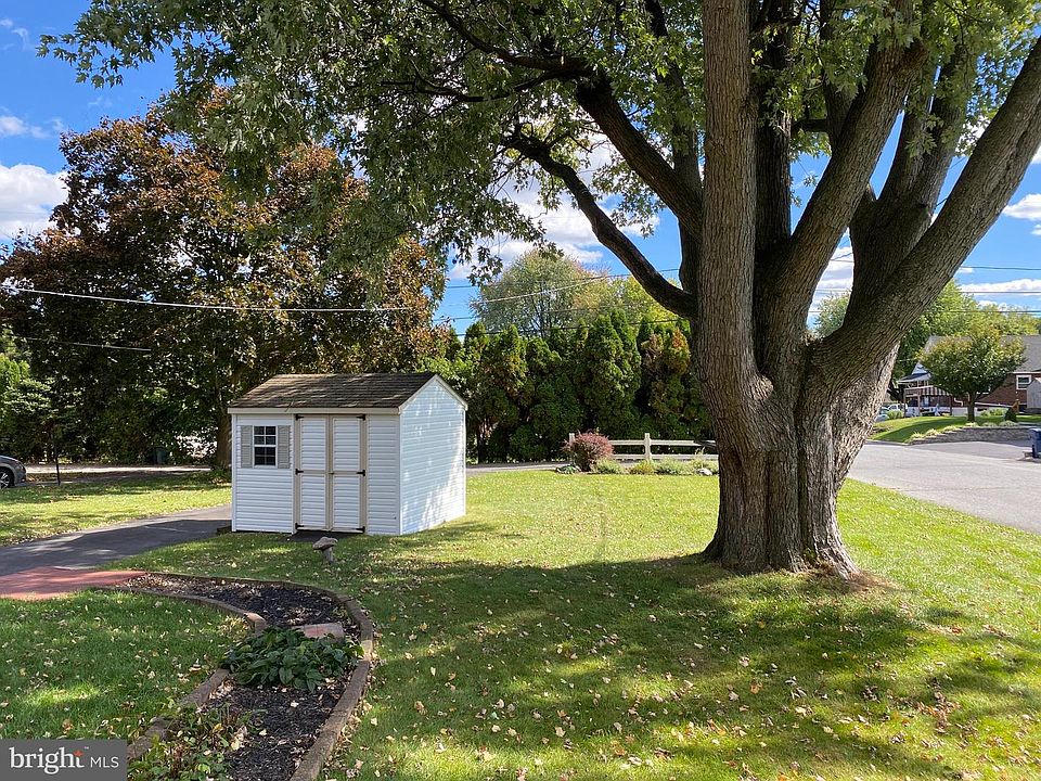 2712 Garfield Ave, West Lawn, PA 19609 Zillow