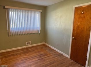 135 Carlisle Ter, Plainfield, NJ 07062