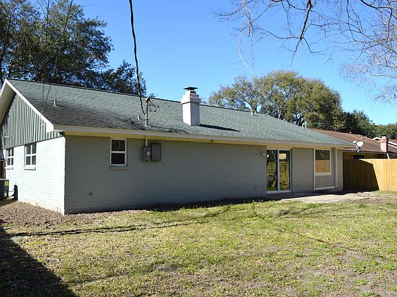 2nd image of 1401 Greenwood Dr