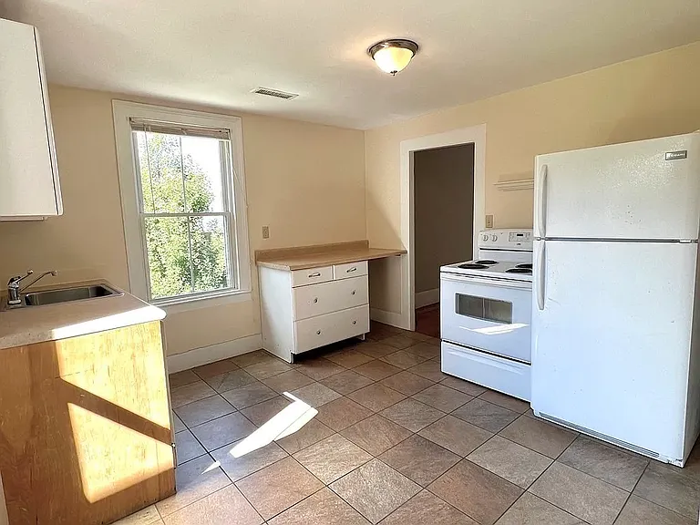 1025 Main St #2 — Photo 7