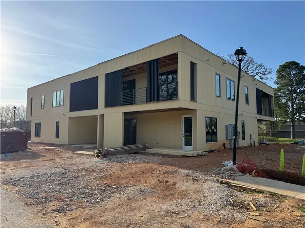 845 N Rupple Rd, Fayetteville, AR 72704