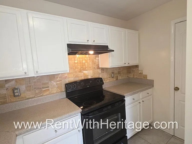 7712 Autry Cir #303 — Photo 9
