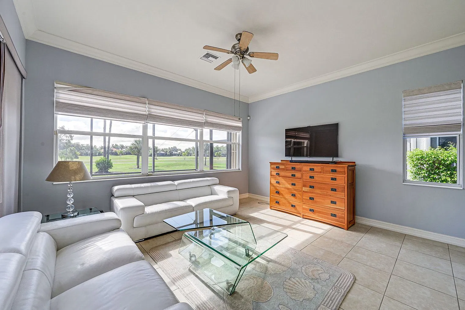 3 bed, 2.0 bath, 2034 sqft, $3,290 — Photo 2