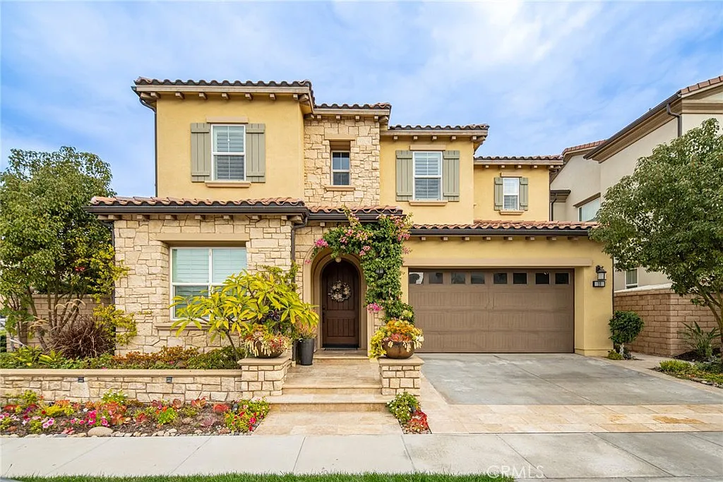 5 bed, 4.5 bath, 3220 sqft, $7,700 — Photo 1