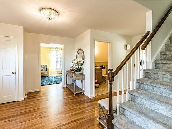 5th image of 8207 Pembroke Dr