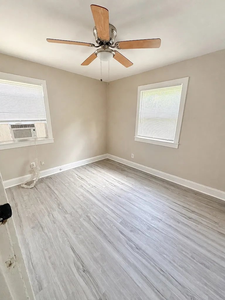 3 bed, 864 sqft, $1,075 — Photo 1