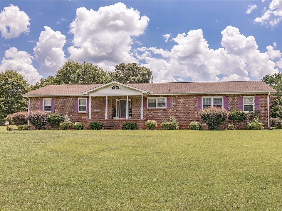 1st image of 216 Skyland Dr