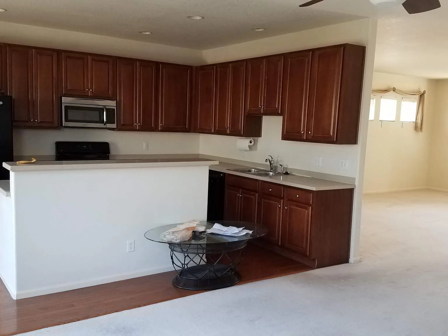 3 bed, 2.5 bath, 1870 sqft, $1,975 — Photo 2