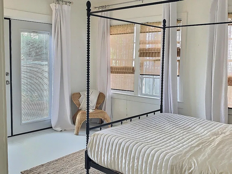 Master - Queen Bedroom