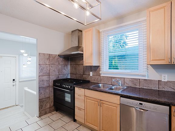 4th image of 12431 81st St NW