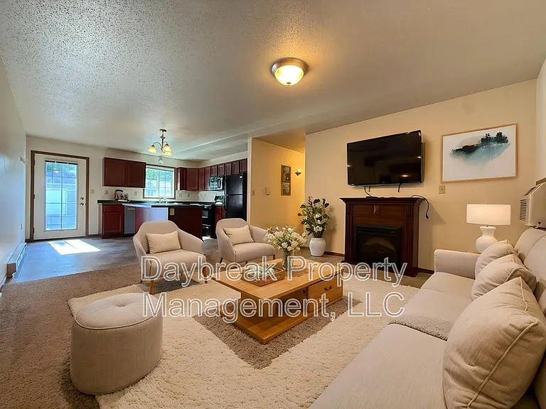 317 16th St S #5 — Photo 1