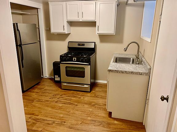 4th image of 2819 N Rockwell St #G