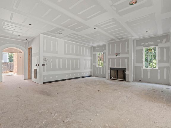 4th image of 415 Webster St