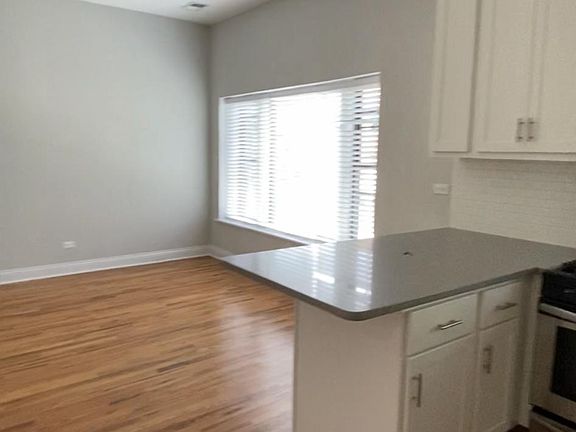 3rd image of 3040 N Milwaukee Ave #40-2