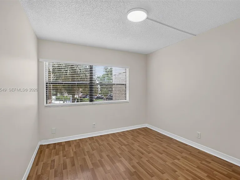 220 Lakeview Dr #210 — Photo 25