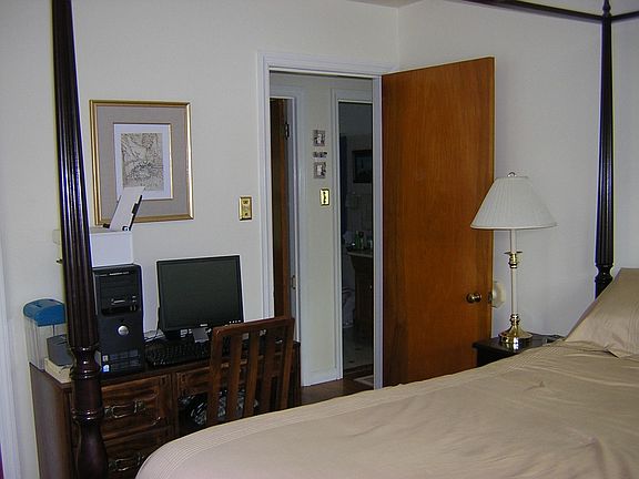 5th image of 305 De Smet Dr
