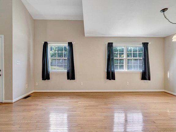 5th image of 715 Stonewall St