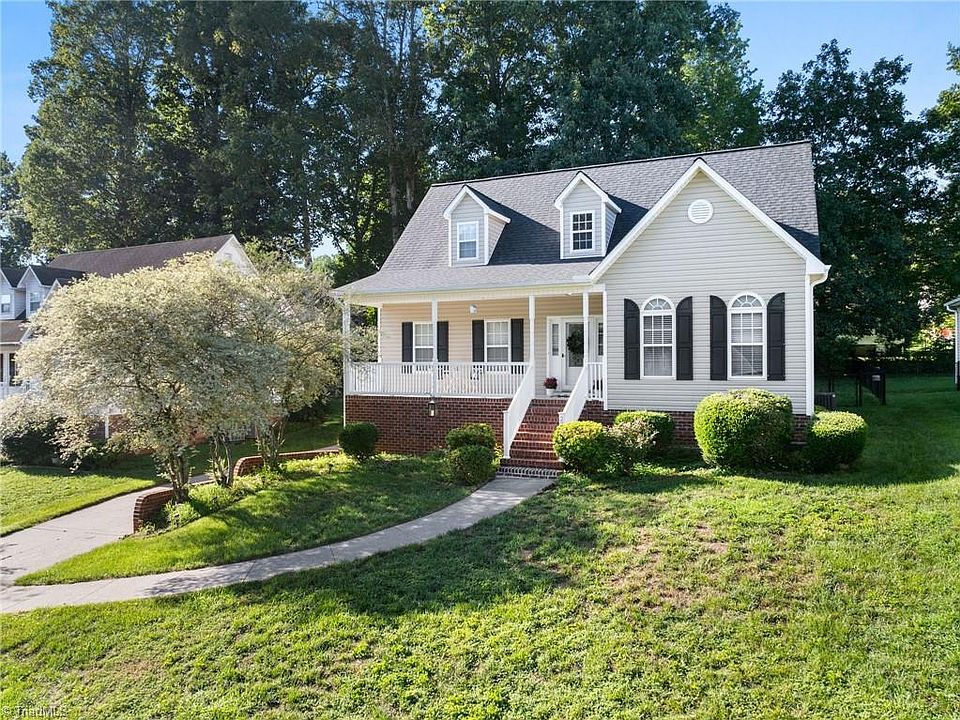 1st image of 220 Coghill Dr
