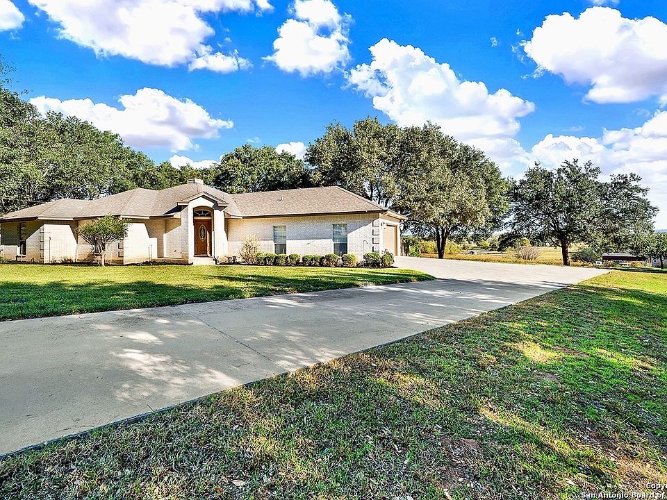 1st image of 257 BLUFFCREEK DR