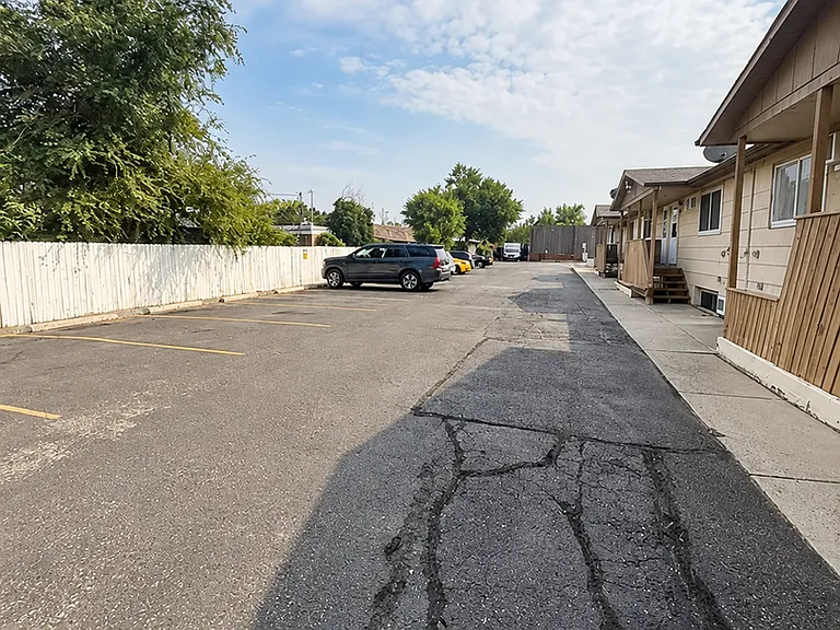 2339 Alderson Ave — Photo 11