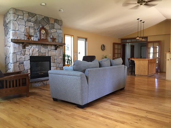3rd image of 13222 E Dobbs Ln