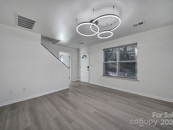 5th image of 2030 Vinton St