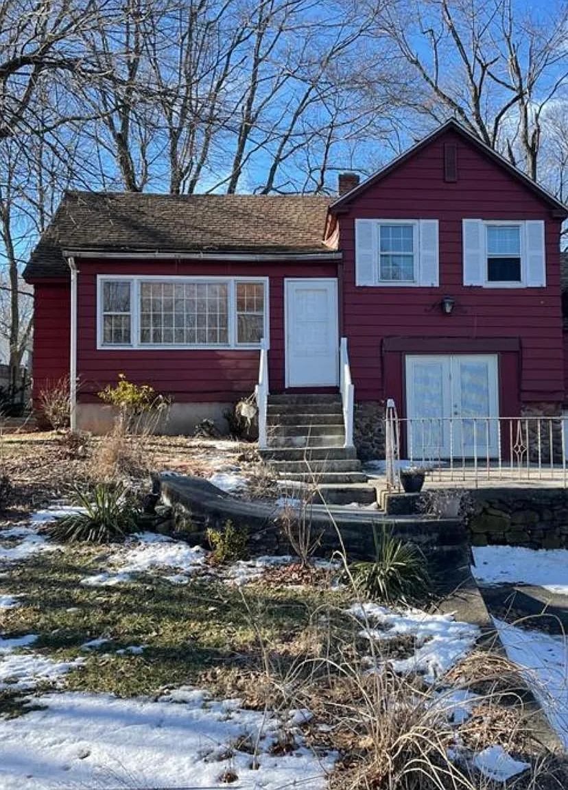 4 bed, 1628 sqft, $3,500 — Photo 2