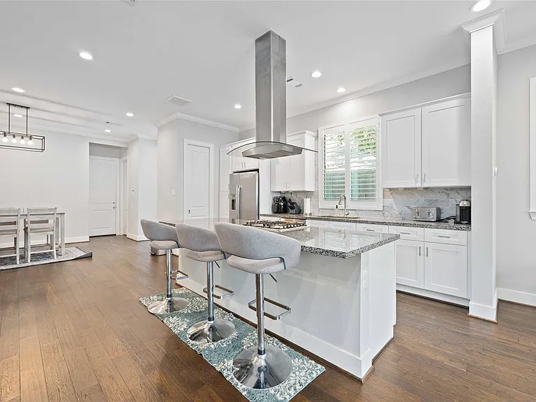 1324 W Pierce St — Photo 8