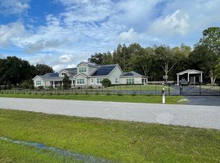 17289 Raintree Rd, Lutz, FL 33558