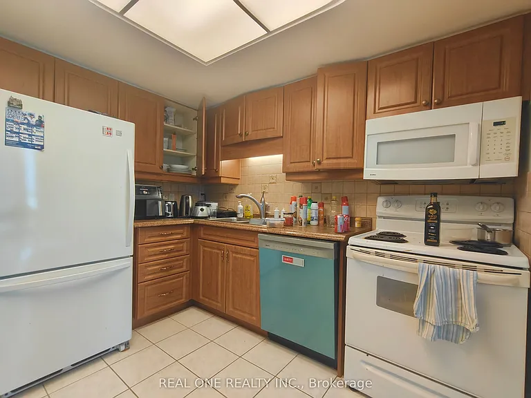 880 Dundas St W #1404 — Photo 16