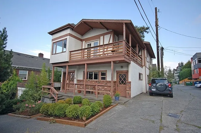 258 E Newton St