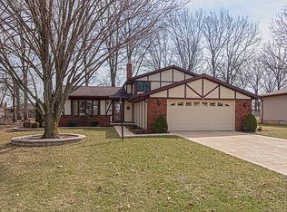 5817 N Crossview Rd, Seven Hills, OH 44131