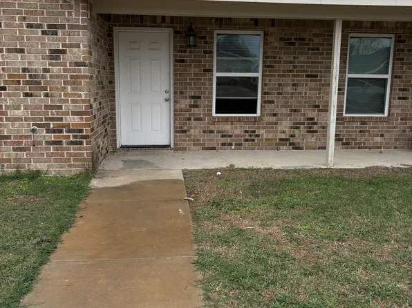 1066 Memory Ln, Waxahachie, TX 75167