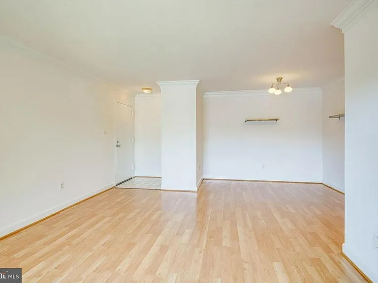 545 Florida Ave — Photo 10