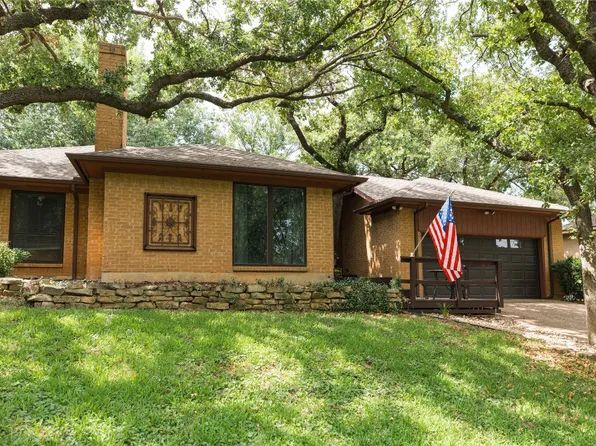 1302 Land Rush Dr, Arlington, TX 76012