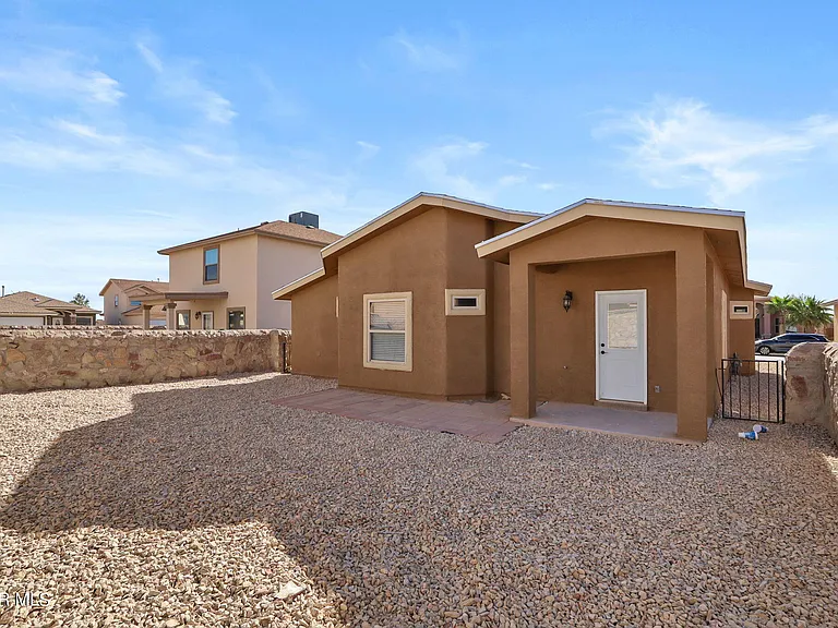 3269 Maple Point Dr — Photo 35