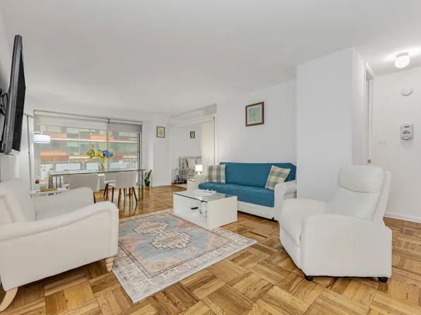 300 East 40th Street image 1 of 14