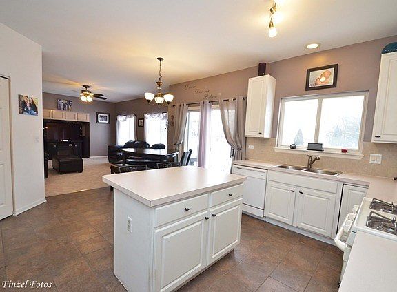 2nd image of 3020 Banbury Ln